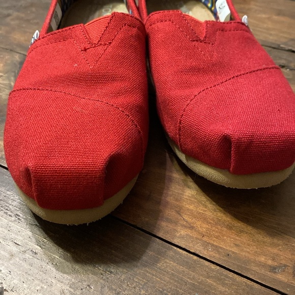 TOMS Red Flats Espadrilles s7.5 - Picture 4 of 6